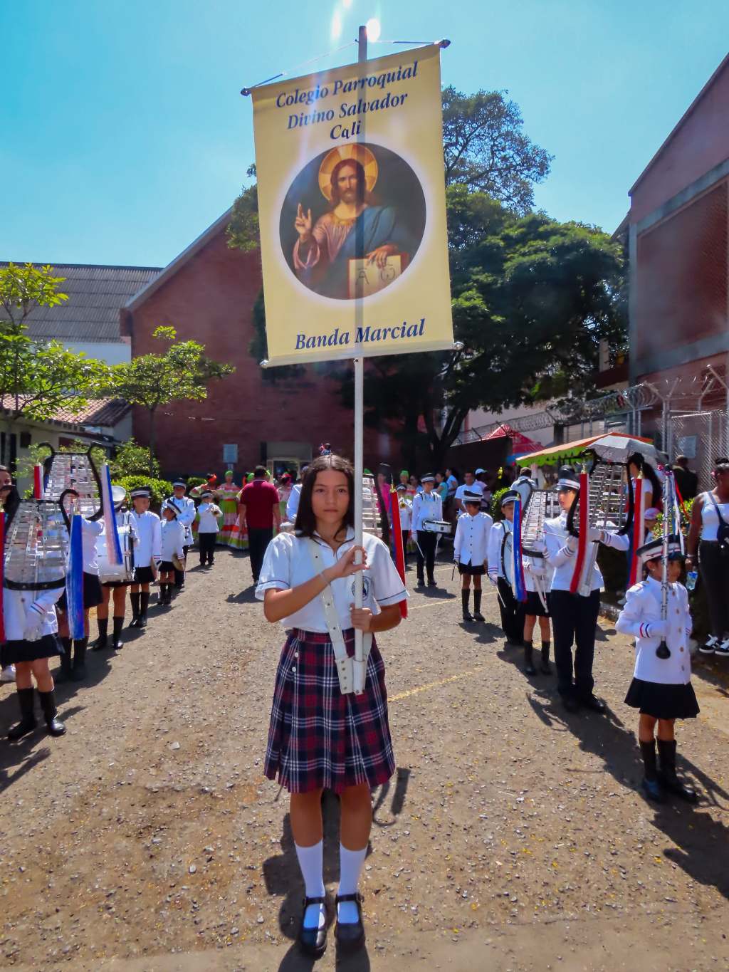 XVIII Festival de Bandas y I Festival Cultural «P. Roberto Weber SDS» en el Colegio Parroquial Divino Salvador de&nbsp;Cali