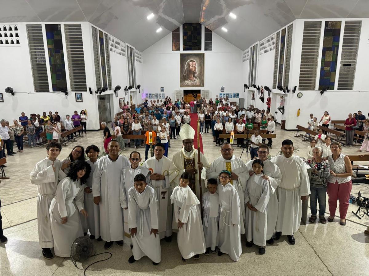 Visita de Mons. Winston Mosquera a la Parroquia Divino Salvador de&nbsp;Cali